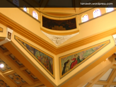 The triangular murals are by Carlos Francisco, while the rectangular one above them is by Antonio Garcia Llamas. These are situated at the left side of the cupola (if you are to view it from the nave).