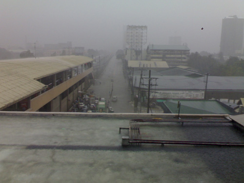 EDSA, looking towards West from atop the Quezon Aenue MRT station. (Photo taken by Francis Casupanan)
